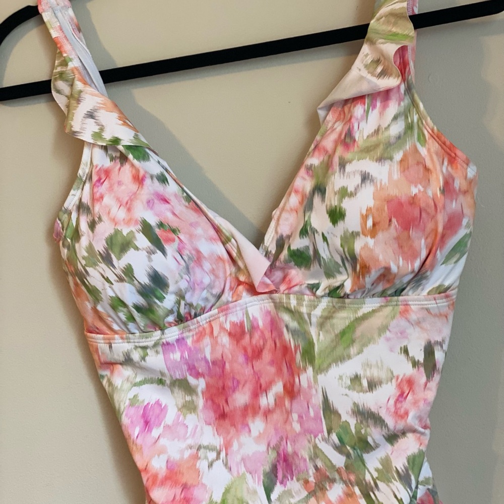 Lauren Ralph Lauren
Summer Floral‎ Print Swimsuit - Picture 2 of 8
